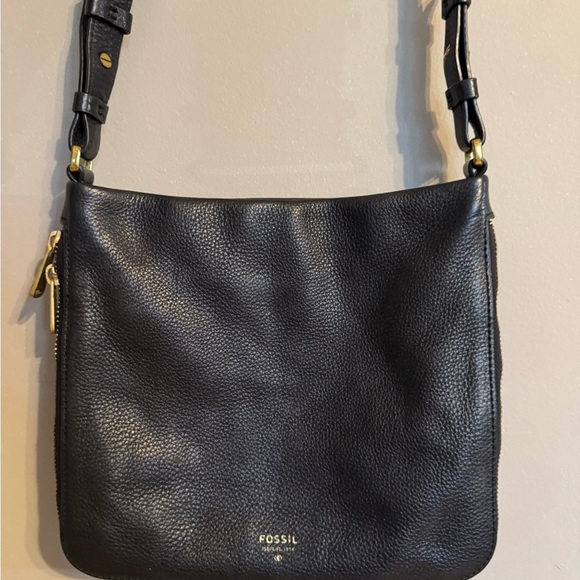 Elegant Fossil Black Leather Crossbody Bag - Picture 2 of 14